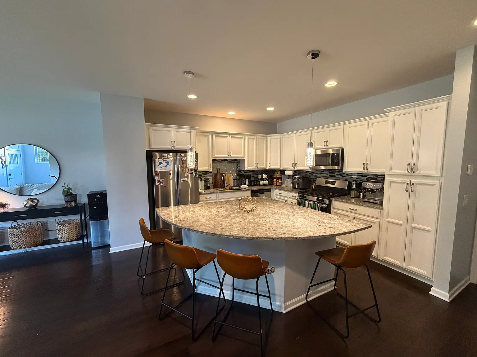3 bed, 3.5 bath, 2300 sqft, $3,200 — Photo 2