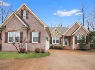 210 Spring Valley Dr, Paducah, KY 42003