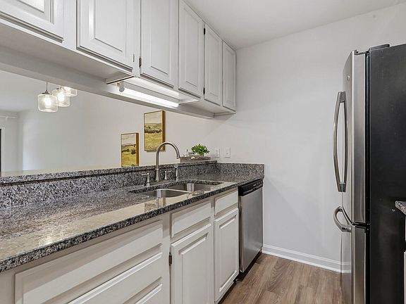 3rd image of 700 Bishops Park Dr Unit 204