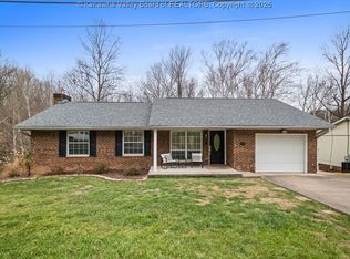 218 Pine Cir, Dunbar, WV 25064