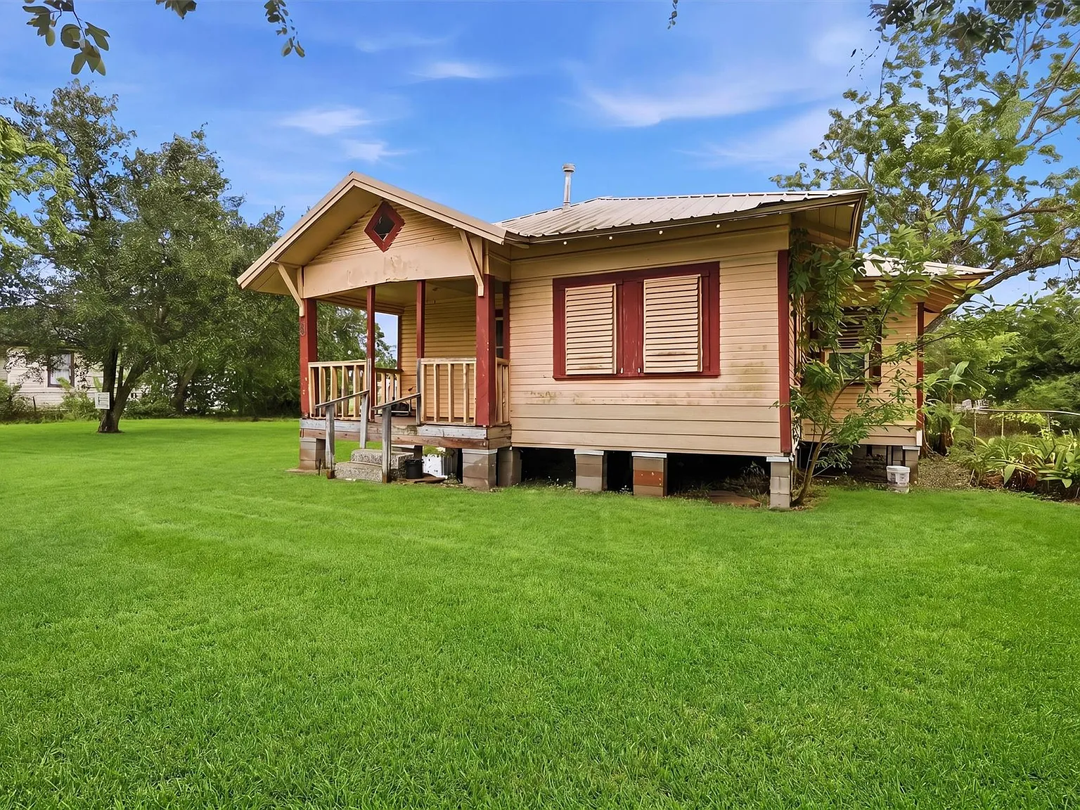 3 bed, 1.0 bath, 1008 sqft, $1,525 — Photo 3
