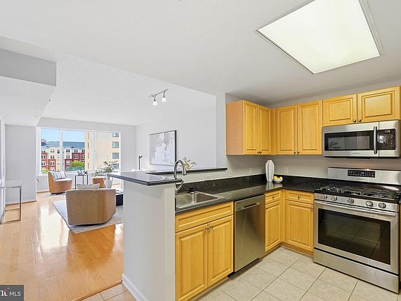 4th image of 2726 Gallows Rd APT 806
