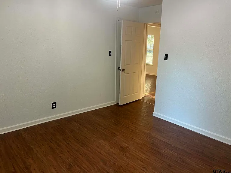 1702 W Mims St — Photo 7