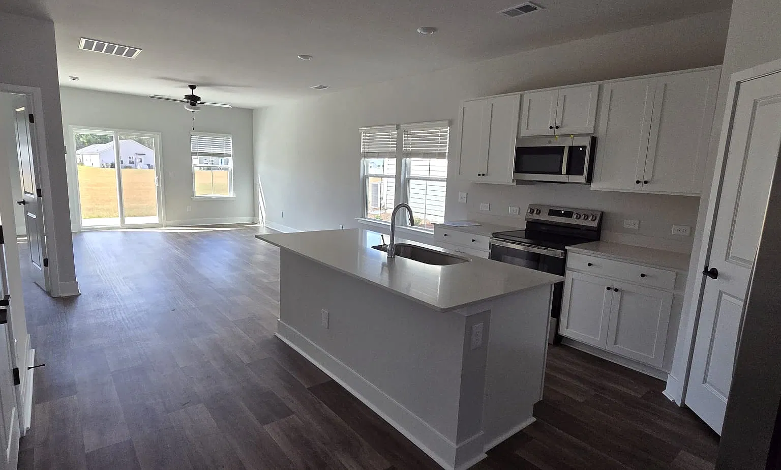4 bed, 1965 sqft, $1,800 — Photo 3