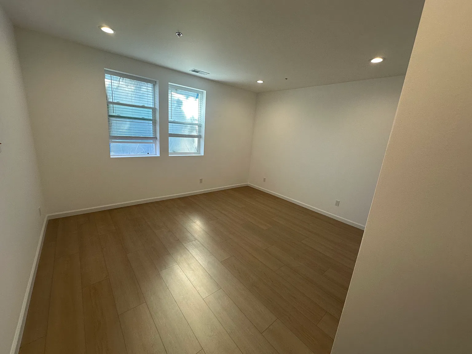 2 bed, 1200 sqft, $5,950 — Photo 4