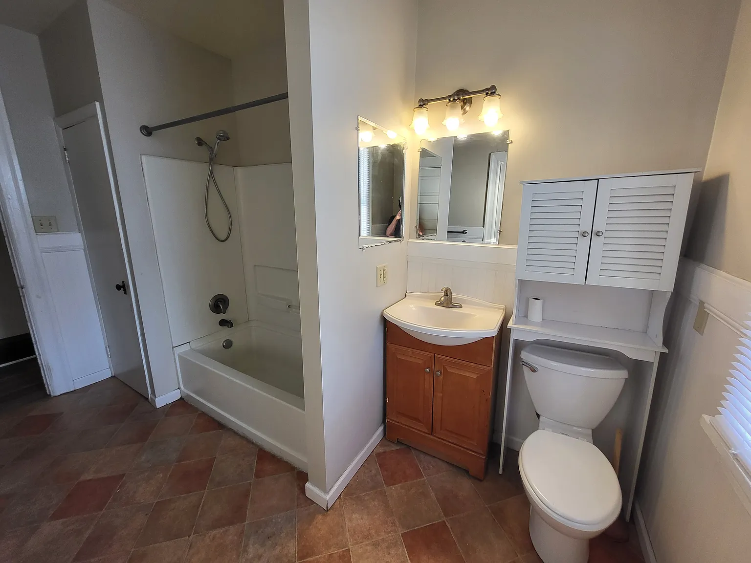 4 bed, 1300 sqft, $1,399 — Photo 1