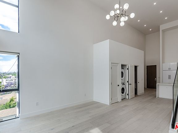 3rd image of 105 S Doheny Dr Penthouse 5
