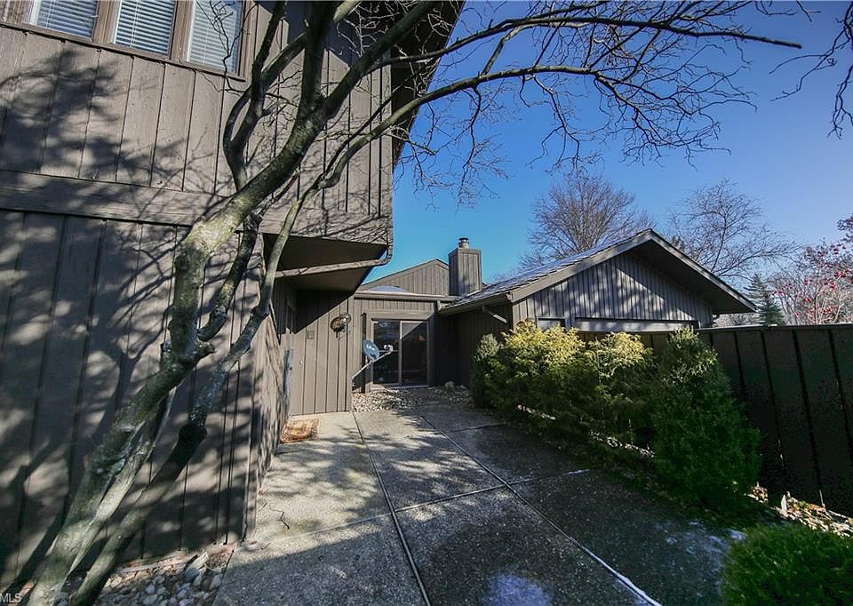 1st image of 435-40 Hill Dr