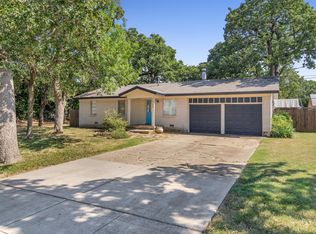 3004 Russell Rd, Arlington, TX 76001