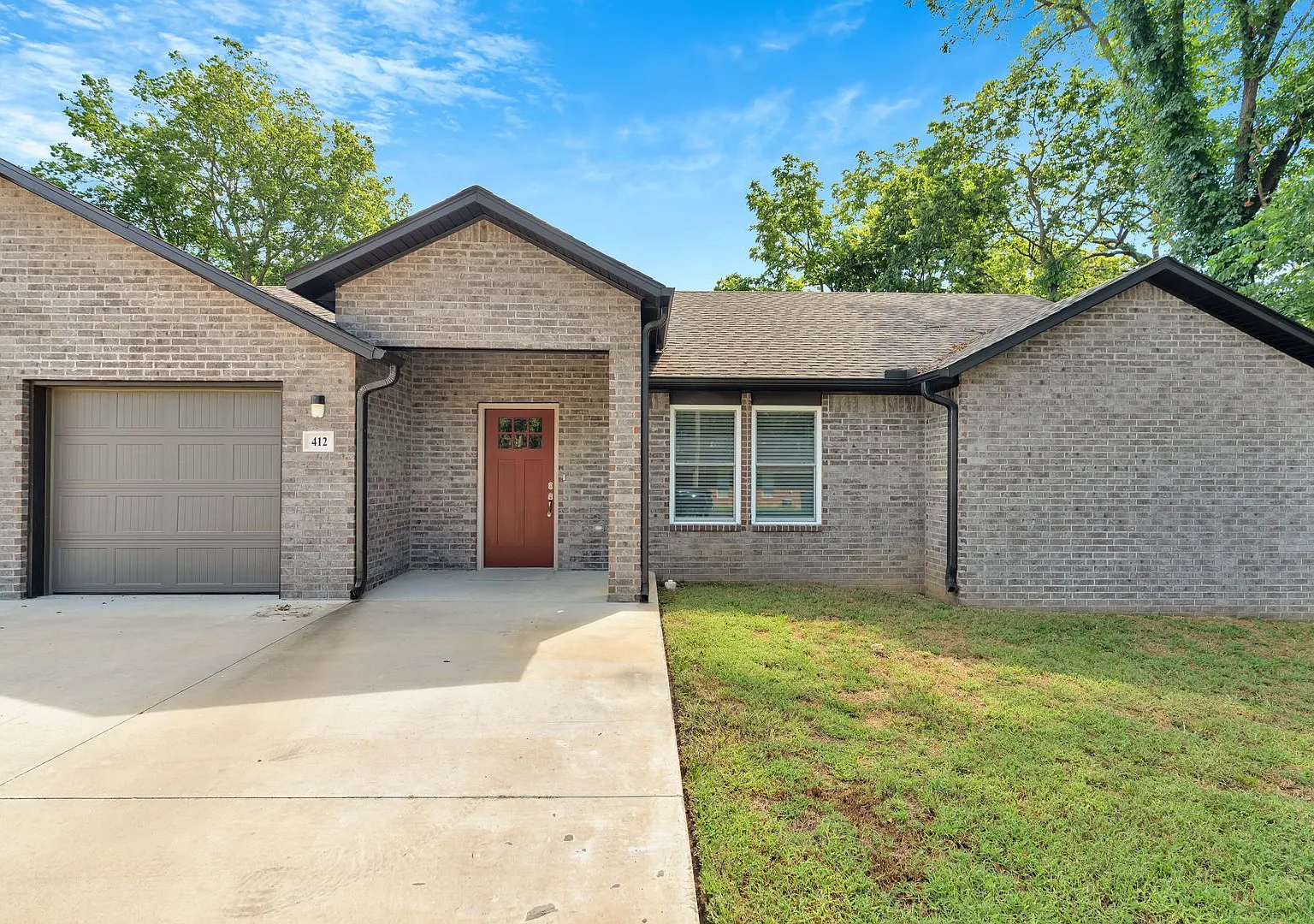 Like New 3-bedroom 2.5 bath Duplex in Gentry!! — Photo 1