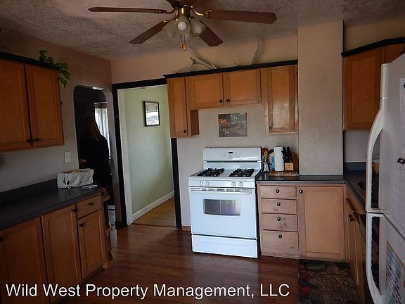 4th image of 925 NW 6th St