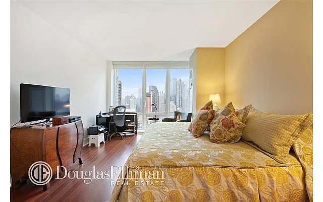 Rented by Douglas Elliman | media 31