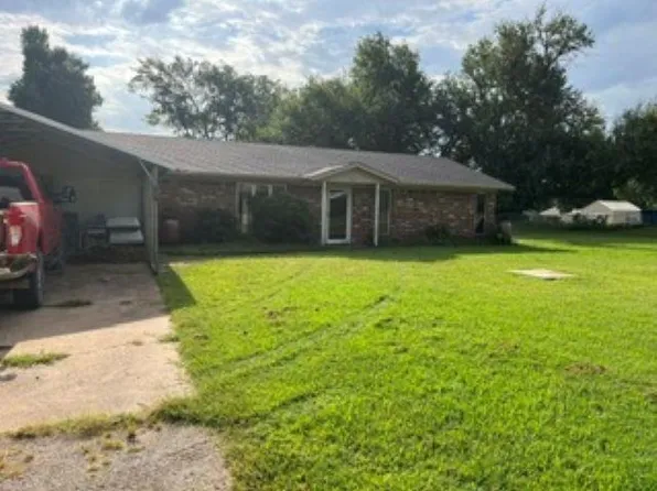 402 SE 3rd St, Perkins, OK 74059