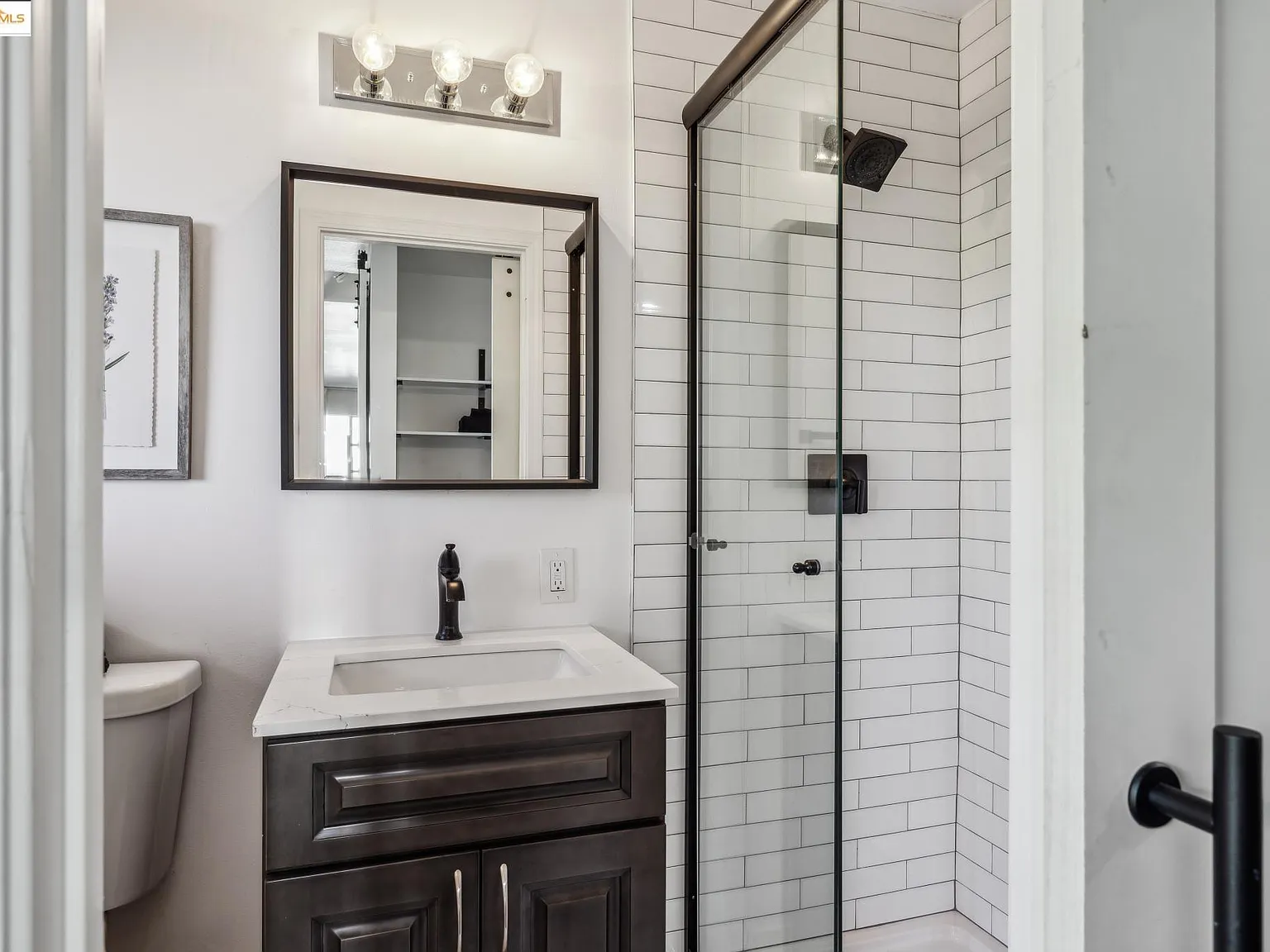 1 bed, 1000 sqft, $2,200 — Photo 3
