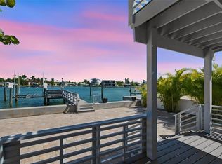 8135 Bayshore Dr, Saint Petersburg, FL 33706