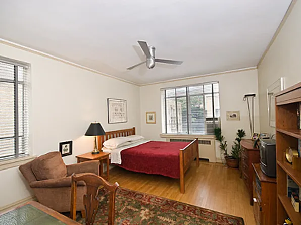 255 West 23rd Street image 1 of 5