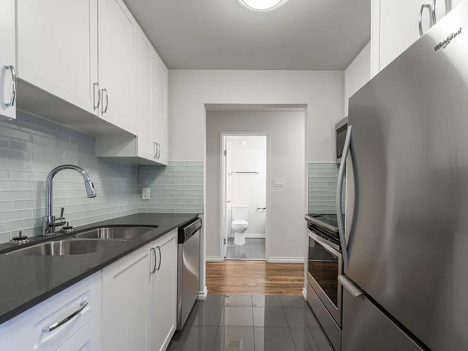 3220 Quadra St