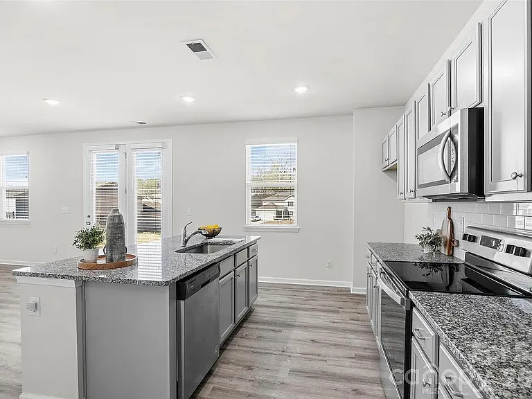 7024 Maple Run Cir — Photo 14