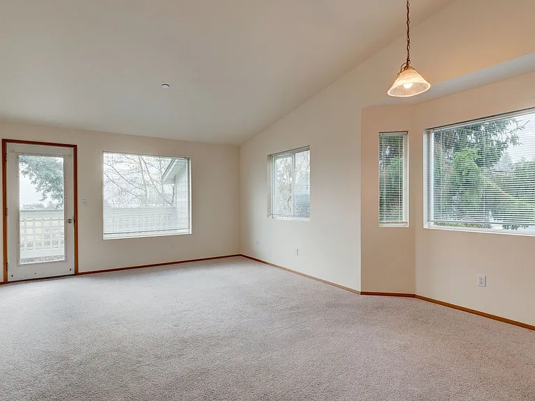485 SW Bayshore Dr #D303 — Photo 8