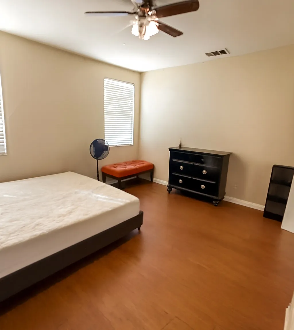 1 bed, 288 sqft, $1,099 — Photo 2