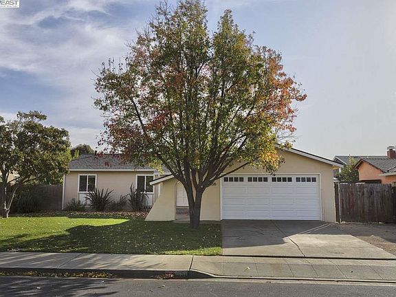 2nd image of 5658 Oakmont Cir