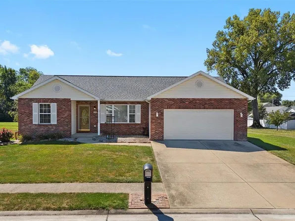 107 Rosebud Ln, Godfrey, IL 62035