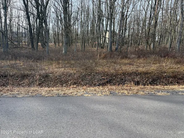 Eh 352 Royal Aberdeen Drivce, Hazleton, PA 18202