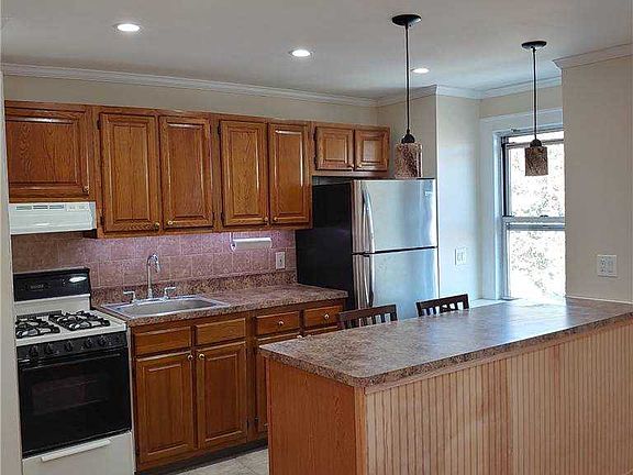 2nd image of 2148 24th St #2