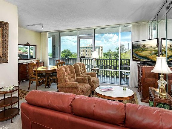 4th image of 700 E 9th St APT 5B