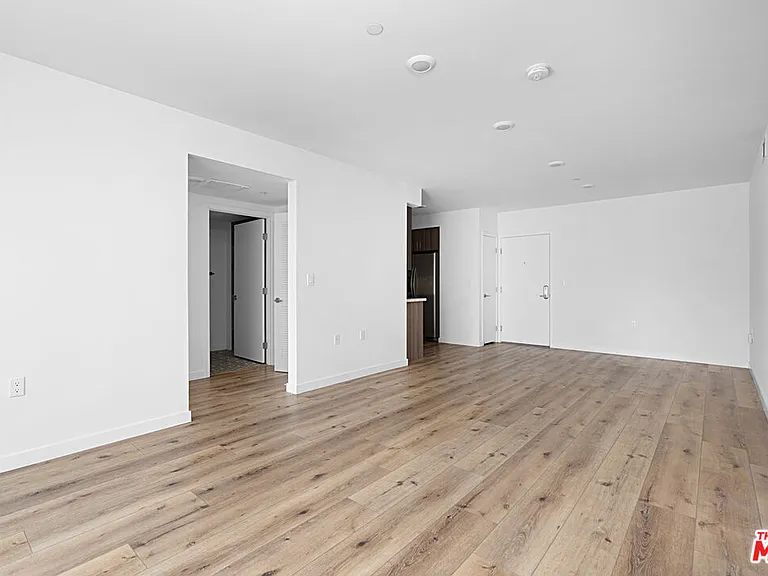 5229 Willowcrest Ave #307 — Photo 7