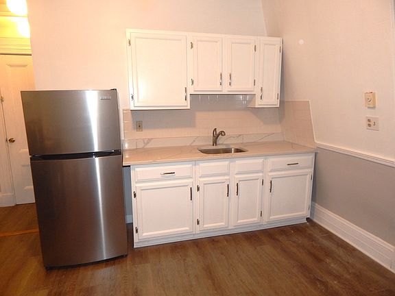 4th image of 11 Glenwood Ave #0