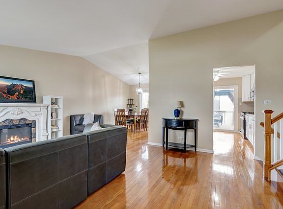 3rd image of 1475 Westbury Dr