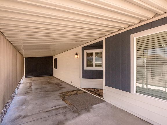 3rd image of 3150 Lake Dr
