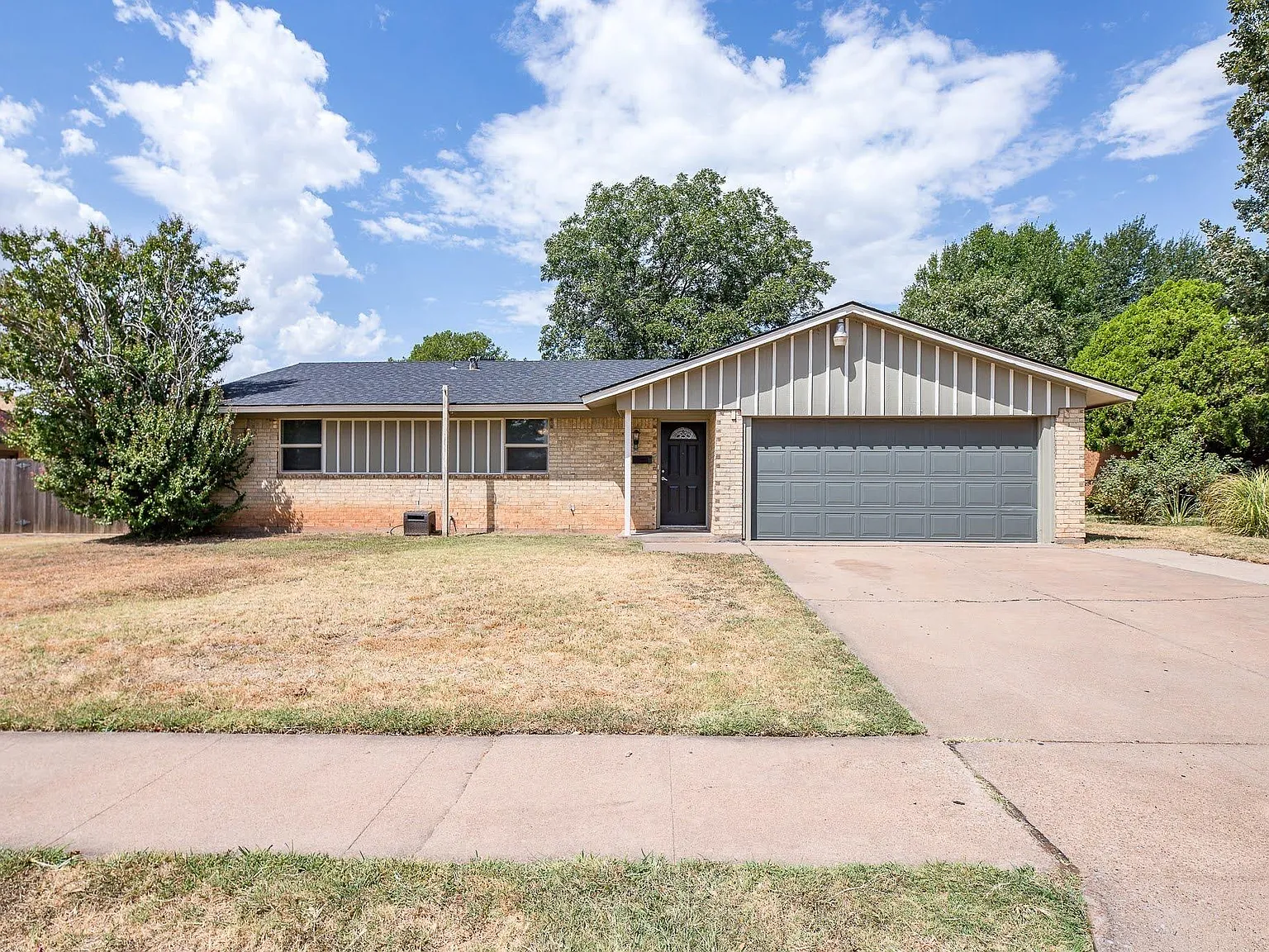 3 bed, 2.0 bath, 1294 sqft, $1,895 — Photo 3