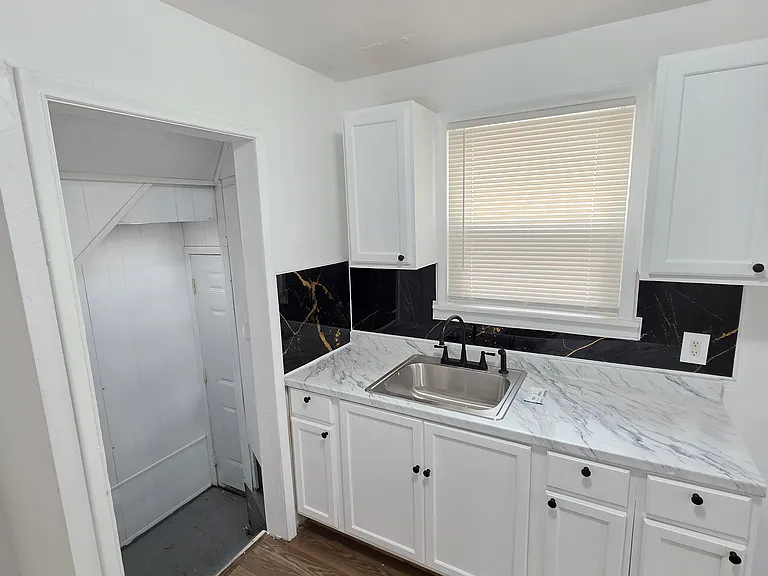 15770 Stansbury St — Photo 7