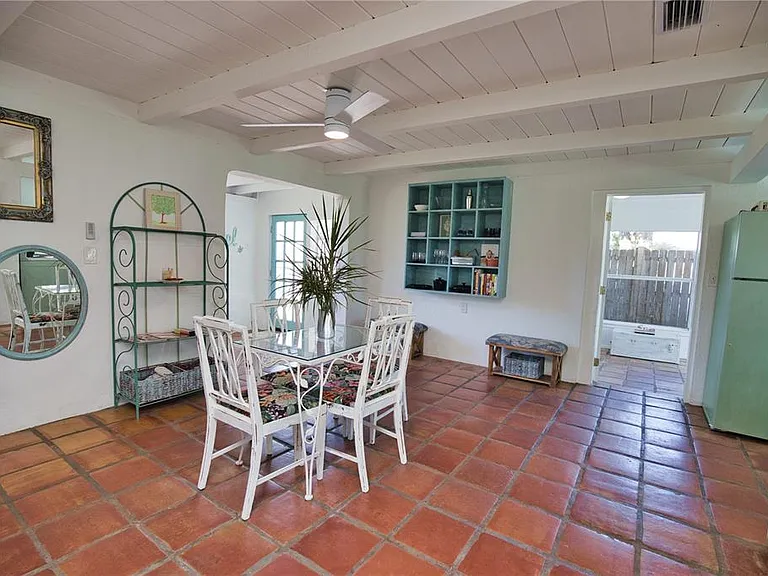 650 Edwards St — Photo 9