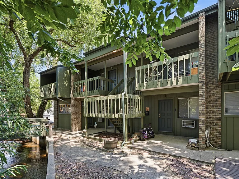 1920 Canyon — Photo 2