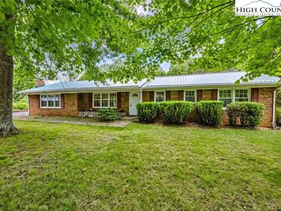 702 Ridge Avenue, West Jefferson, NC, 28694