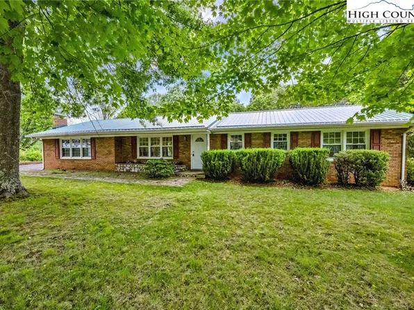 702 Ridge Avenue, West Jefferson, NC 28694