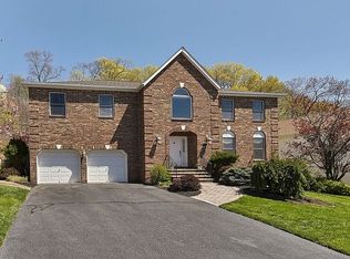 23 Foxboro Rd, Wayne, NJ 07470