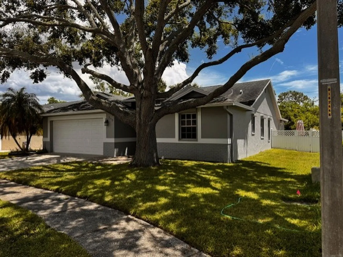 Available Now! Absolutely gorgeous 3 bedroom + bonus room single family home! — Photo 2