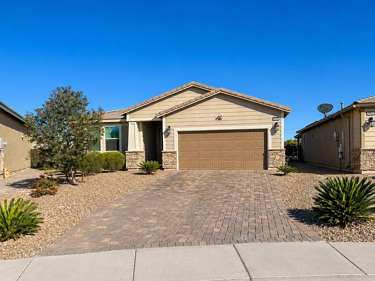 3026 Carothers Ct — Photo 2