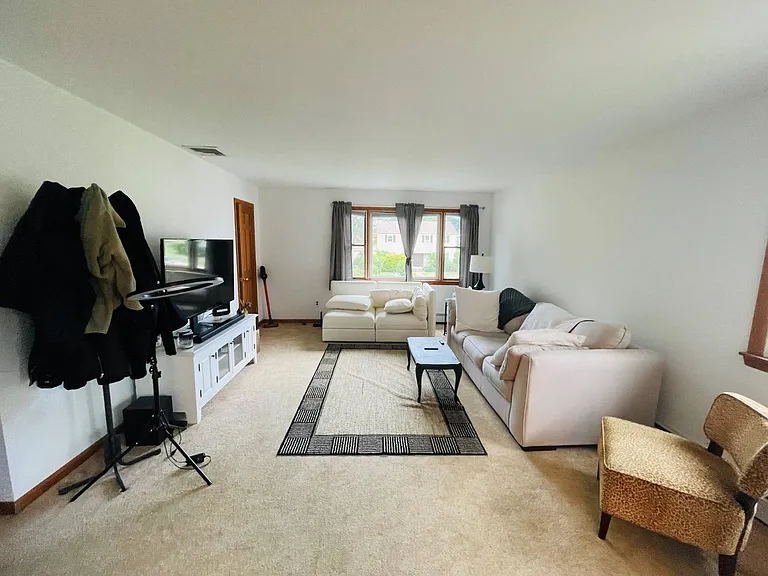 94 Valentine Ave — Photo 1
