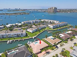 1071 Singer Dr, Riviera Beach, FL 33404