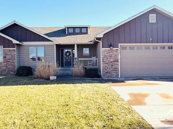215 Steamboat Dr, Dodge City, KS 67801