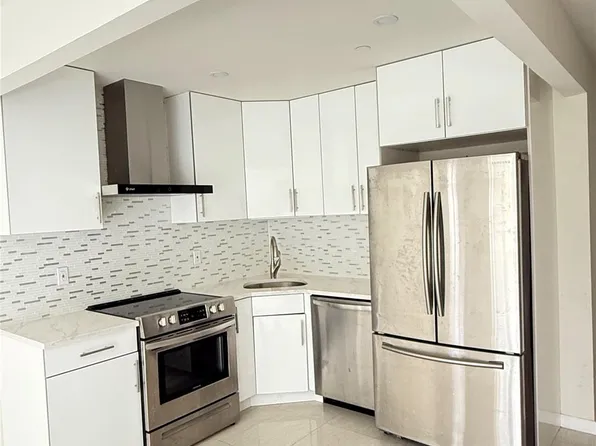 756 40th Street #1R, Brooklyn, NY 11232