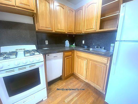4th image of 327 Graham Ave #3R