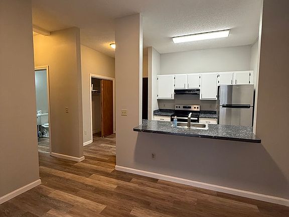 4th image of 10 Grand St APT 205