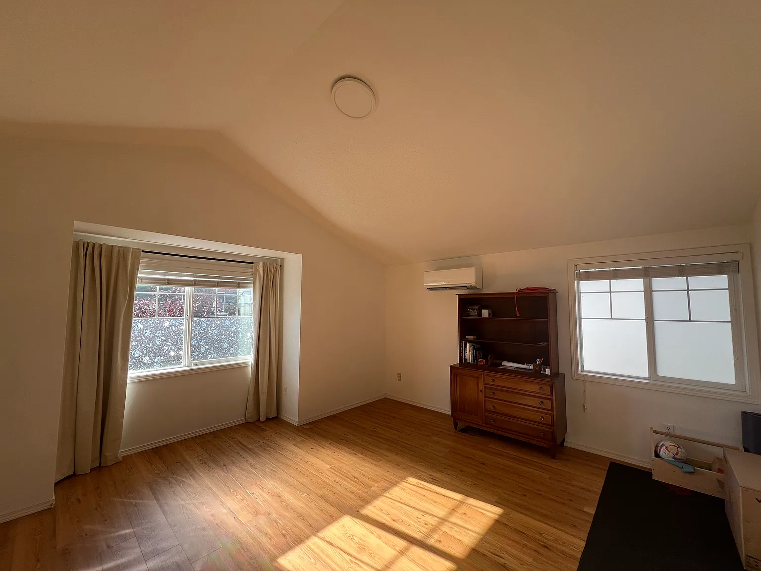 3 bed, 2.5 bath, 1390 sqft, $3,350 — Photo 4