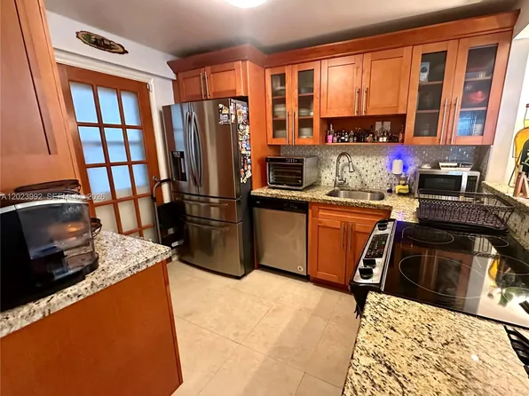 211 NE 8th Ave, Hallandale Beach, FL